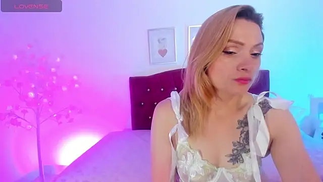 Snapshot of scarlett_blake11 chatting on 10/07/25, 05:41 scarlett blake11 online show from 10/07/25, 05:41