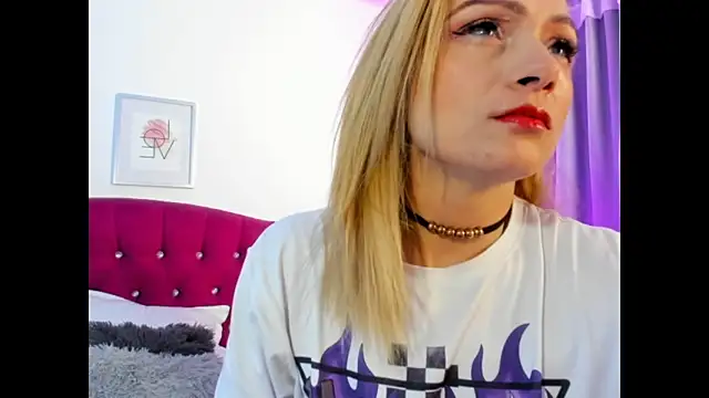 Snapshot of scarlett_blake11 chatting on 09/18/25, 04:59 scarlett blake11 online show from 09/18/25, 04:59