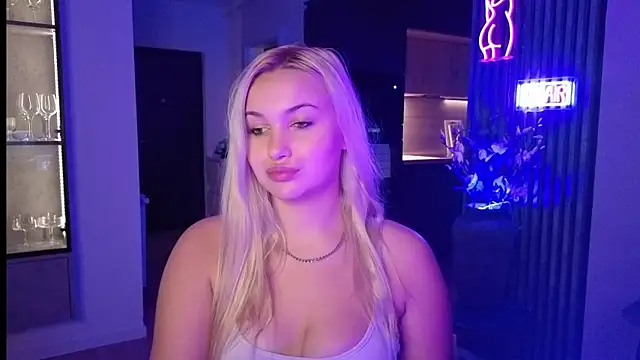 Snapshot of adrelaxina chatting on 10/15/25, 01:15 adrelaxina online show from 10/15/25, 01:15