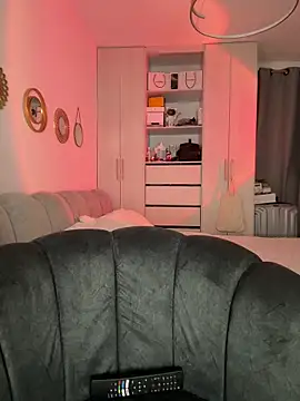 MegannHills online show from 09/26/25, 12:17