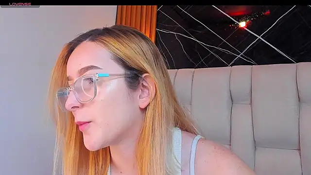 kristal joi dl online show from 11/18/25, 12:30