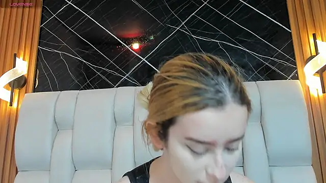 kristal joi dl online show from 11/05/25, 01:14