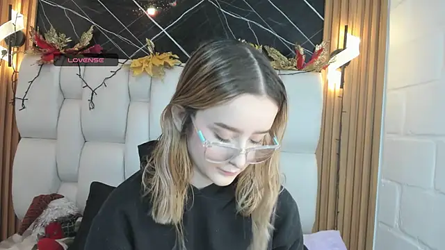 kristal joi dl online show from 12/17/25, 01:05