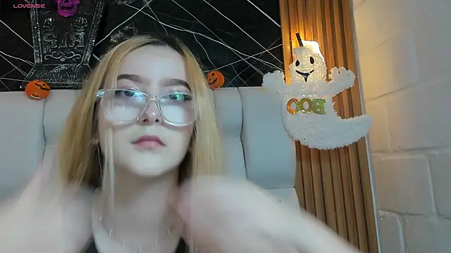 kristal joi dl online show from 11/02/25, 02:33