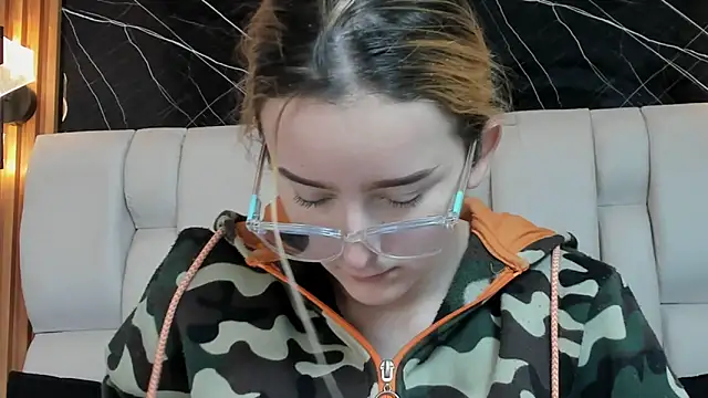 kristal joi dl online show from 11/26/25, 12:16