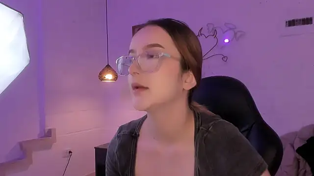 kristal joi dl online show from 09/10/25, 12:15