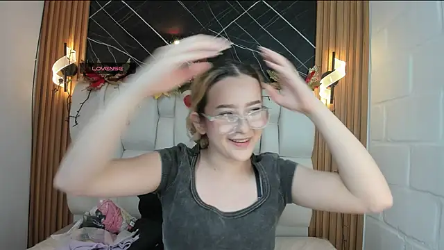 kristal joi dl online show from 12/19/25, 01:13