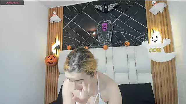 kristal joi dl online show from 10/27/25, 12:39