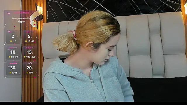 kristal joi dl online show from 11/09/25, 01:37