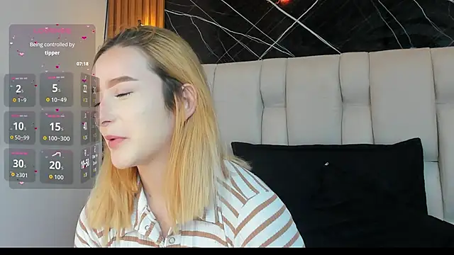 kristal joi dl online show from 11/10/25, 12:21