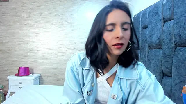 MiaAmore  online show from 11/28/25, 08:31