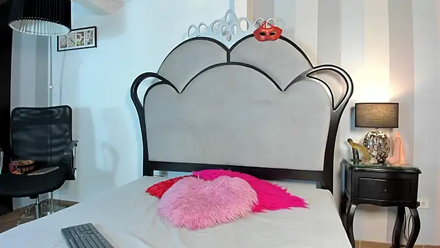 MiaAmore  online show from 07/11/26, 01:44