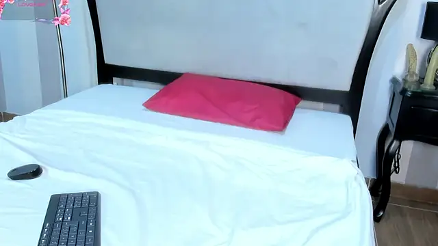 MiaAmore  online show from 10/17/25, 08:10