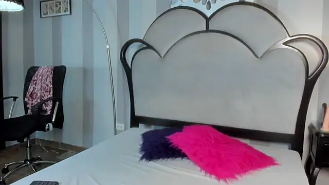 Snapshot of MiaAmore_ chatting on 02/06/26, 07:32 MiaAmore online show from 02/06/26, 07:32