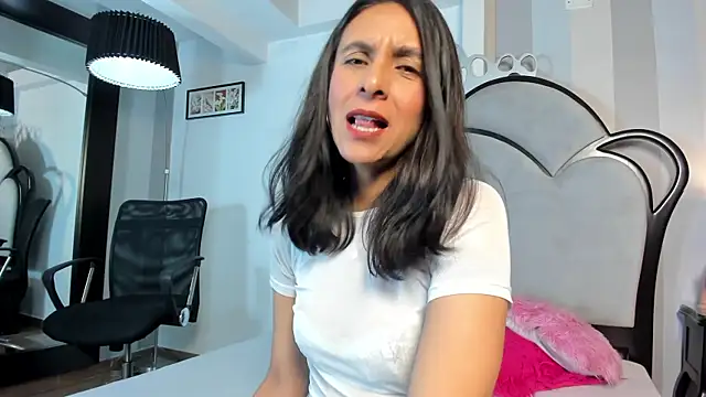 MiaAmore  online show from 06/19/26, 04:46