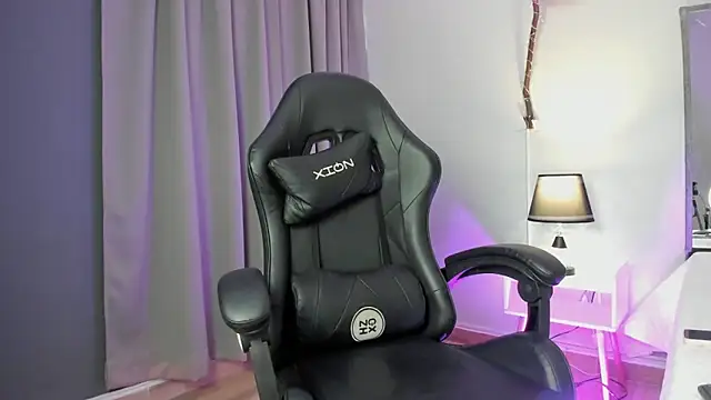 emy williams online show from 10/18/25, 07:27