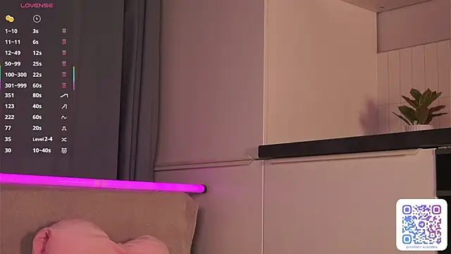 Snapshot of FrankForss chatting on 10/13/25, 04:03 FrankForss online show from 10/13/25, 04:03