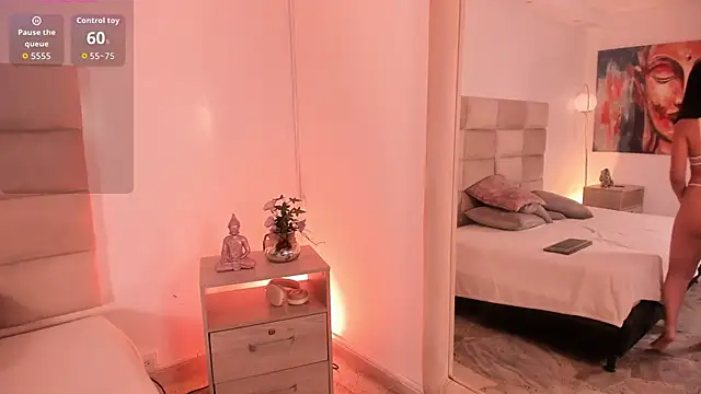 Snapshot of SophieCollins_1 chatting on 12/18/25, 11:47 SophieCollins 1 online show from 12/18/25, 11:47