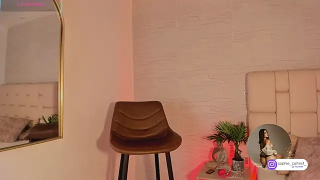 Snapshot of SophieCollins_1 chatting on 09/12/25, 11:32 SophieCollins 1 online show from 09/12/25, 11:32