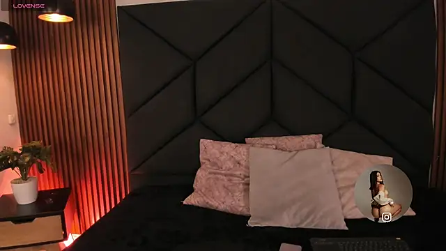 Snapshot of SophieCollins_1 chatting on 10/29/25, 11:42 SophieCollins 1 online show from 10/29/25, 11:42