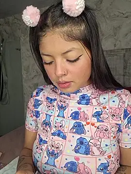 ashleythompson2025 online show from 01/08/26, 12:44