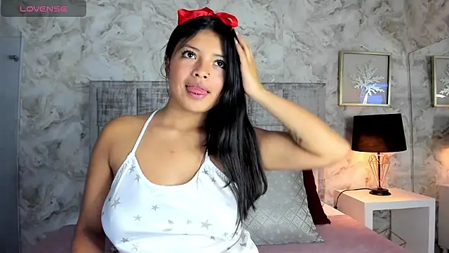 ashleythompson2025 online show from 12/15/25, 01:28