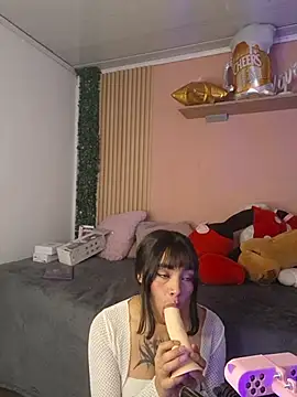 Mia zafir online show from 10/07/25, 07:37