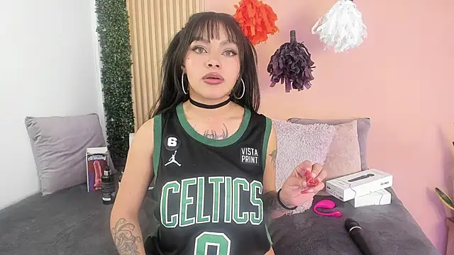 Mia zafir online show from 10/11/25, 02:56