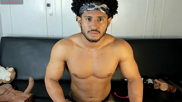 Snapshot of zarek_lux chatting on 01/14/26, 01:04 zarek lux online show from 01/14/26, 01:04