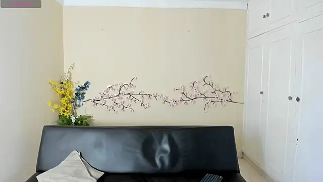 Snapshot of zarek_lux chatting on 06/28/26, 03:18 zarek lux online show from 06/28/26, 03:18