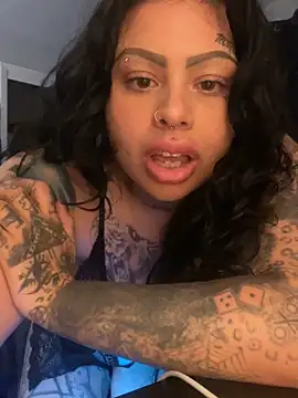 chicanachic13 online show from 11/19/25, 02:55