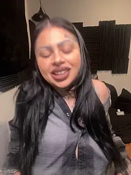 chicanachic13 online show from 10/18/25, 05:31