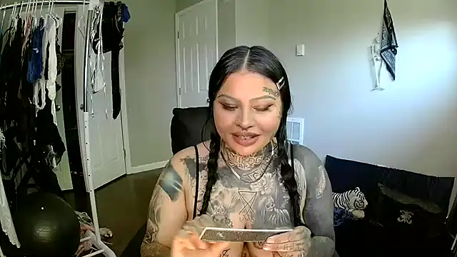 Snapshot of chicanachic13 chatting on 06/14/26, 08:43 chicanachic13 online show from 06/14/26, 08:43
