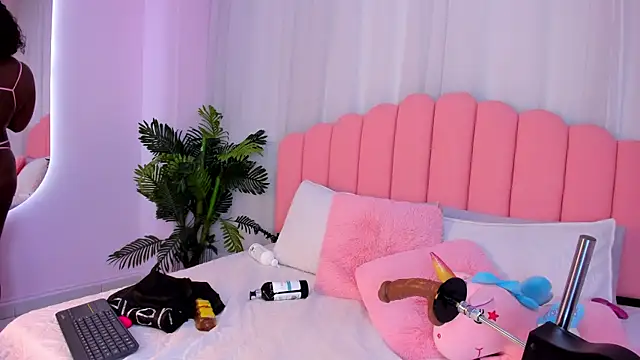 lia queen18 online show from 09/18/25, 11:24