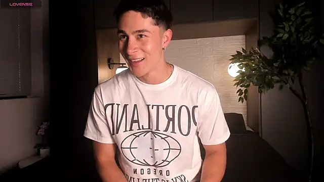 Snapshot of AustinJones_ chatting on 04/11/26, 04:32 AustinJones online show from 04/11/26, 04:32