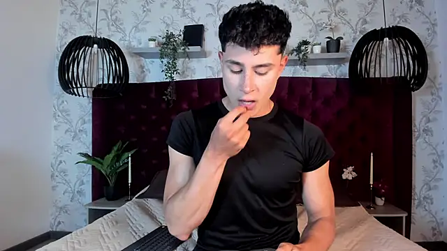 AustinJones  online show from 11/19/25, 07:14