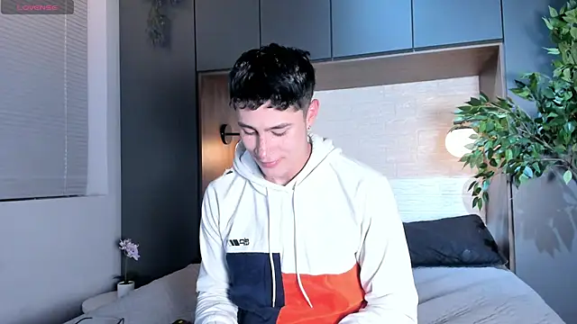 AustinJones  online show from 12/19/25, 07:49