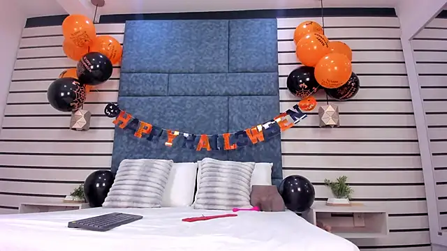 NatyLeone online show from 10/17/25, 08:32