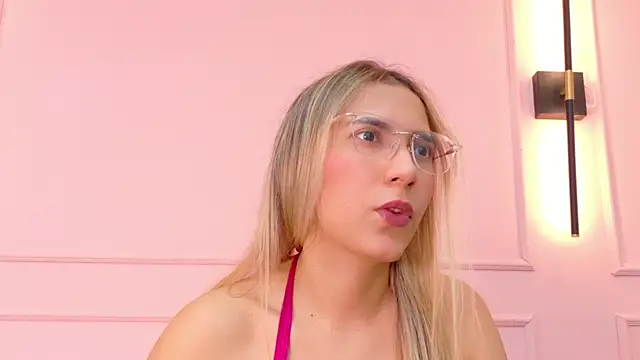 Snapshot of MaddieTease chatting on 11/26/25, 01:00 MaddieTease online show from 11/26/25, 01:00