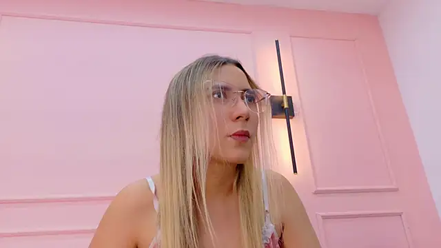 Snapshot of MaddieTease chatting on 01/13/26, 02:21 MaddieTease online show from 01/13/26, 02:21