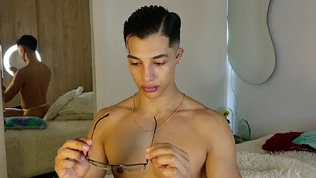 Snapshot of Troye_Williams chatting on 04/13/26, 12:09 Troye Williams online show from 04/13/26, 12:09