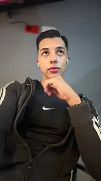 Snapshot of Troye_Williams chatting on 03/30/26, 11:28 Troye Williams online show from 03/30/26, 11:28