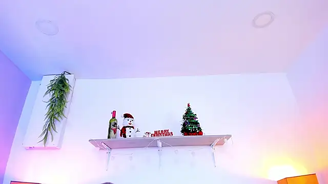 Snapshot of LuciaBenett_ chatting on 12/14/25, 07:08 LuciaBenett online show from 12/14/25, 07:08