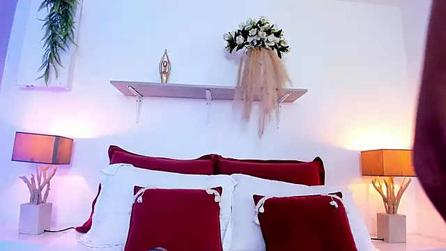 Snapshot of LuciaBenett_ chatting on 10/23/25, 07:23 LuciaBenett online show from 10/23/25, 07:23