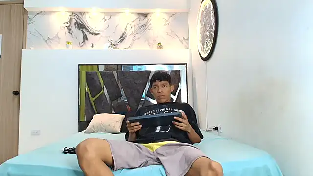 BEAUTY BOYS1 online show from 10/27/25, 07:20