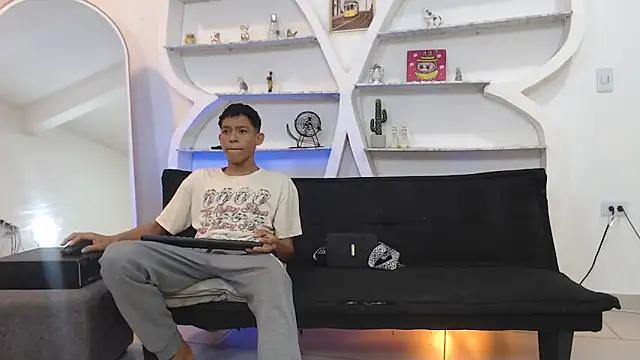 BEAUTY BOYS1 online show from 11/11/25, 07:14