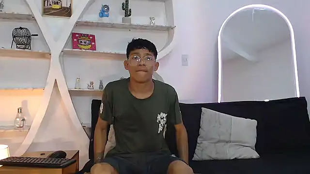 BEAUTY BOYS1 online show from 09/19/25, 07:12