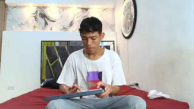 BEAUTY BOYS1 online show from 10/28/25, 07:18