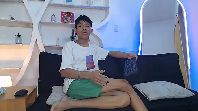 BEAUTY BOYS1 online show from 10/08/25, 11:49