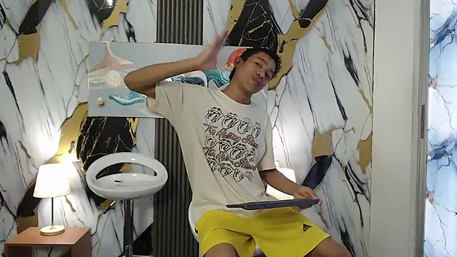 BEAUTY BOYS1 online show from 02/16/26, 07:34